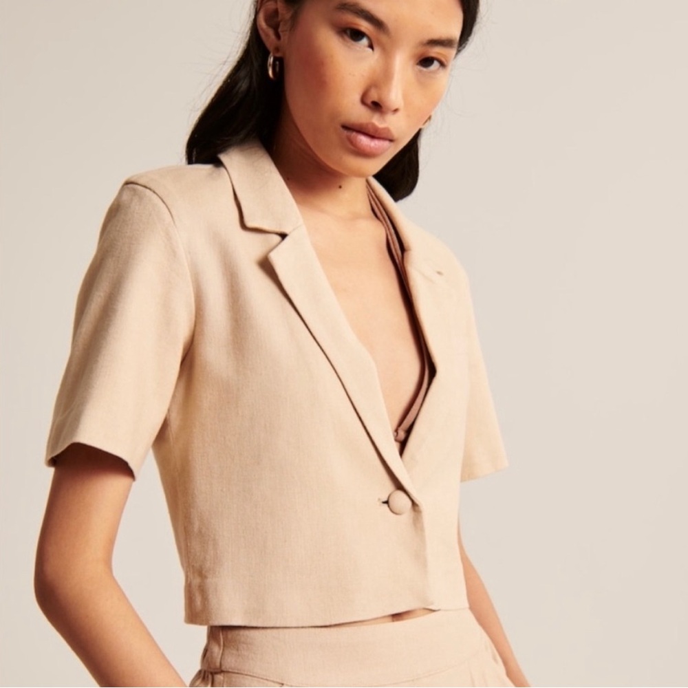 Abercrombie & Fitch Linen-Blend Short Sleeve Cropped Blazer